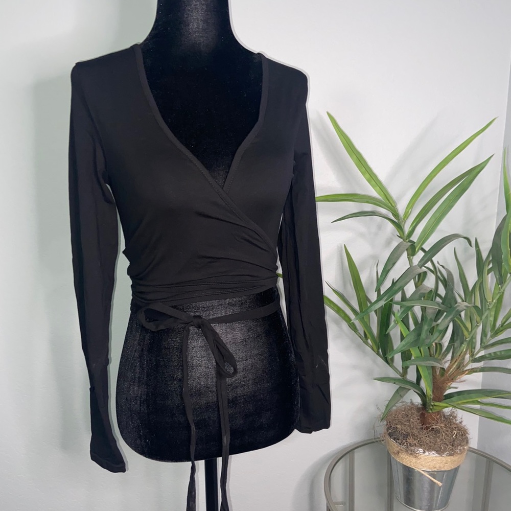 Black tie around crop top